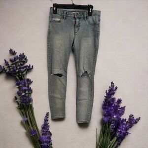 FREE PEOPLE 27 Destroyed Skinny Jean In Josie Wash Distressed